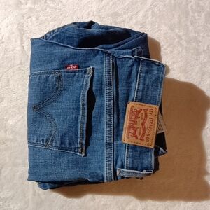 Levis Classic Capri Size 6 W28
